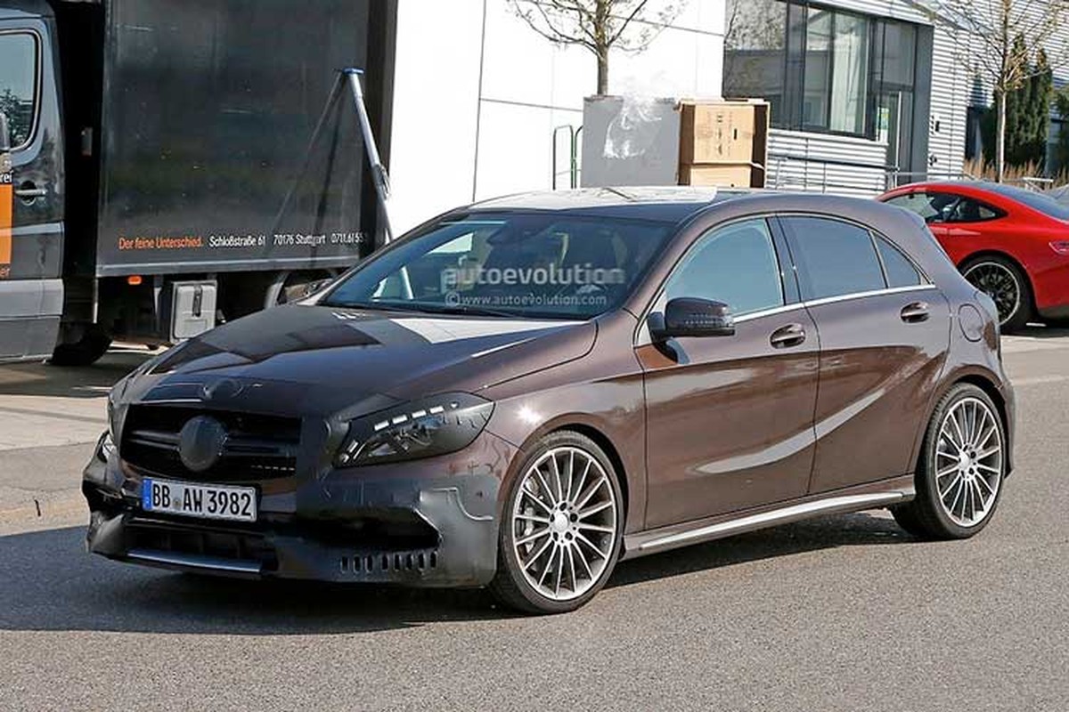 “Be hat tieu” Mercedes-Benz A45 AMG cho ngay lo dien-Hinh-5